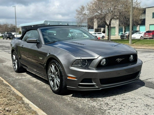 Ford Mustang Convertible - Photo 16