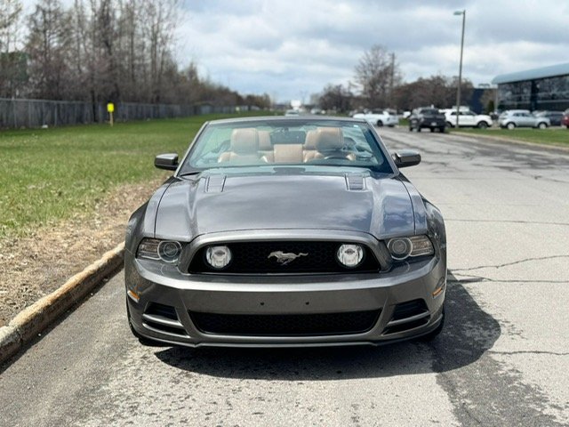 Ford Mustang Convertible - Photo 17