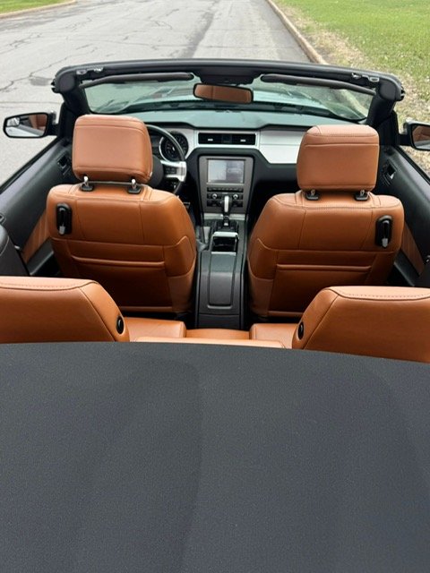 Ford Mustang Convertible - Photo 6