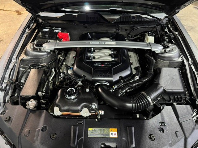 Ford Mustang Convertible - Photo 9