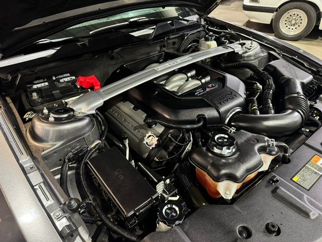 Ford Mustang Convertible - Photo 10