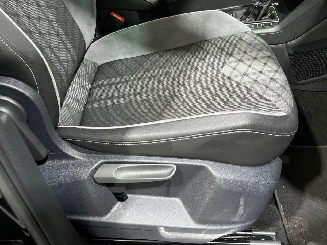 Volkswagen Tiguan - Photo 14