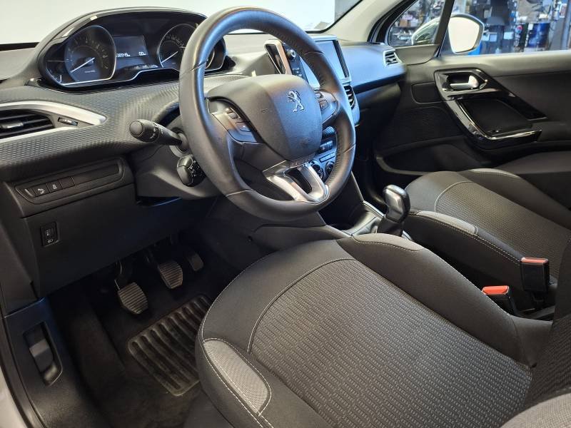 Peugeot 208 - Photo 14