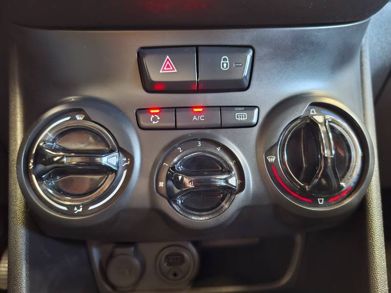 Peugeot 208 - Photo 24
