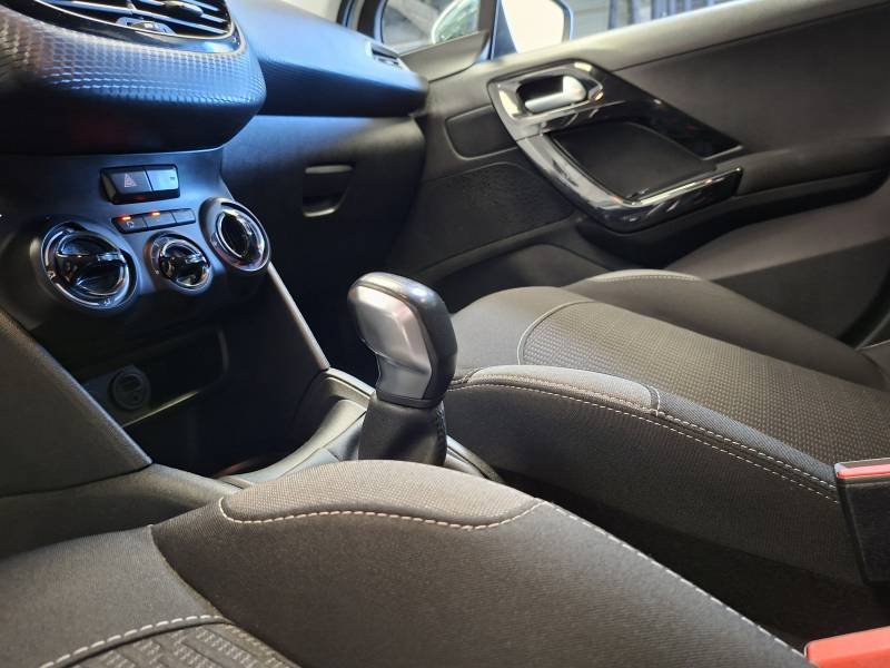 Peugeot 208 - Photo 32