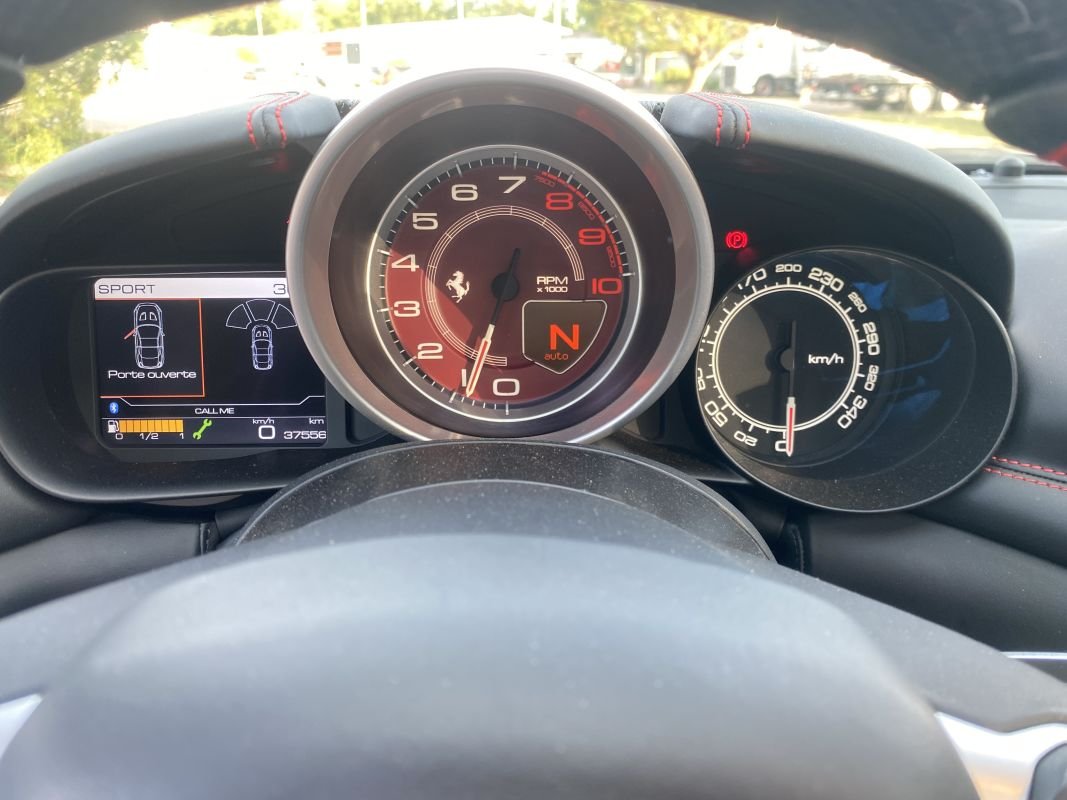 Ferrari California - Photo 12