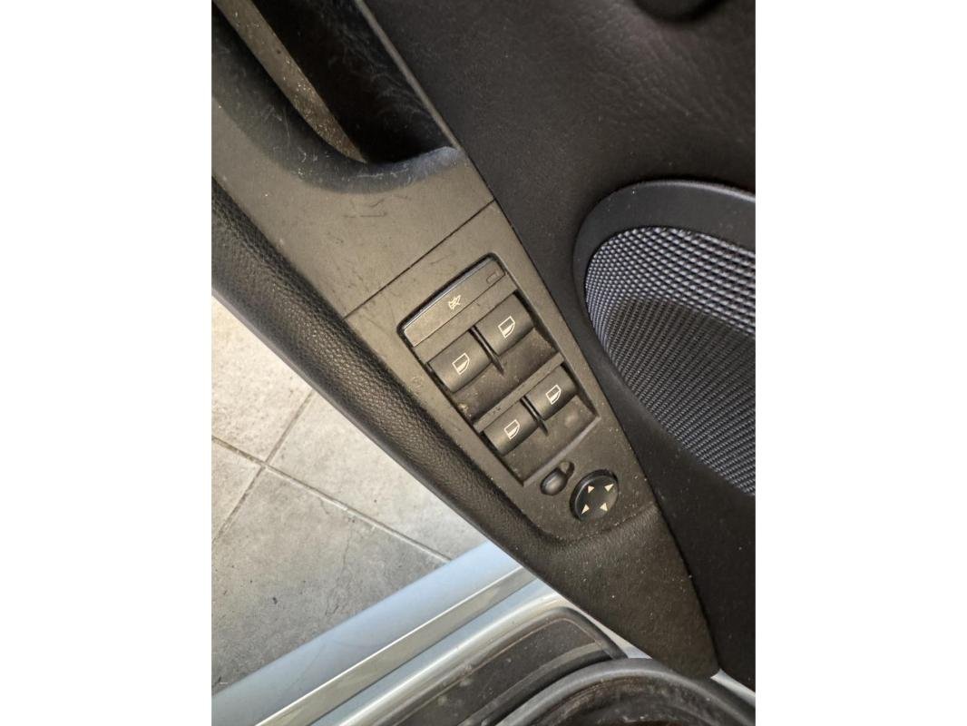 BMW Série 3 - Photo 17