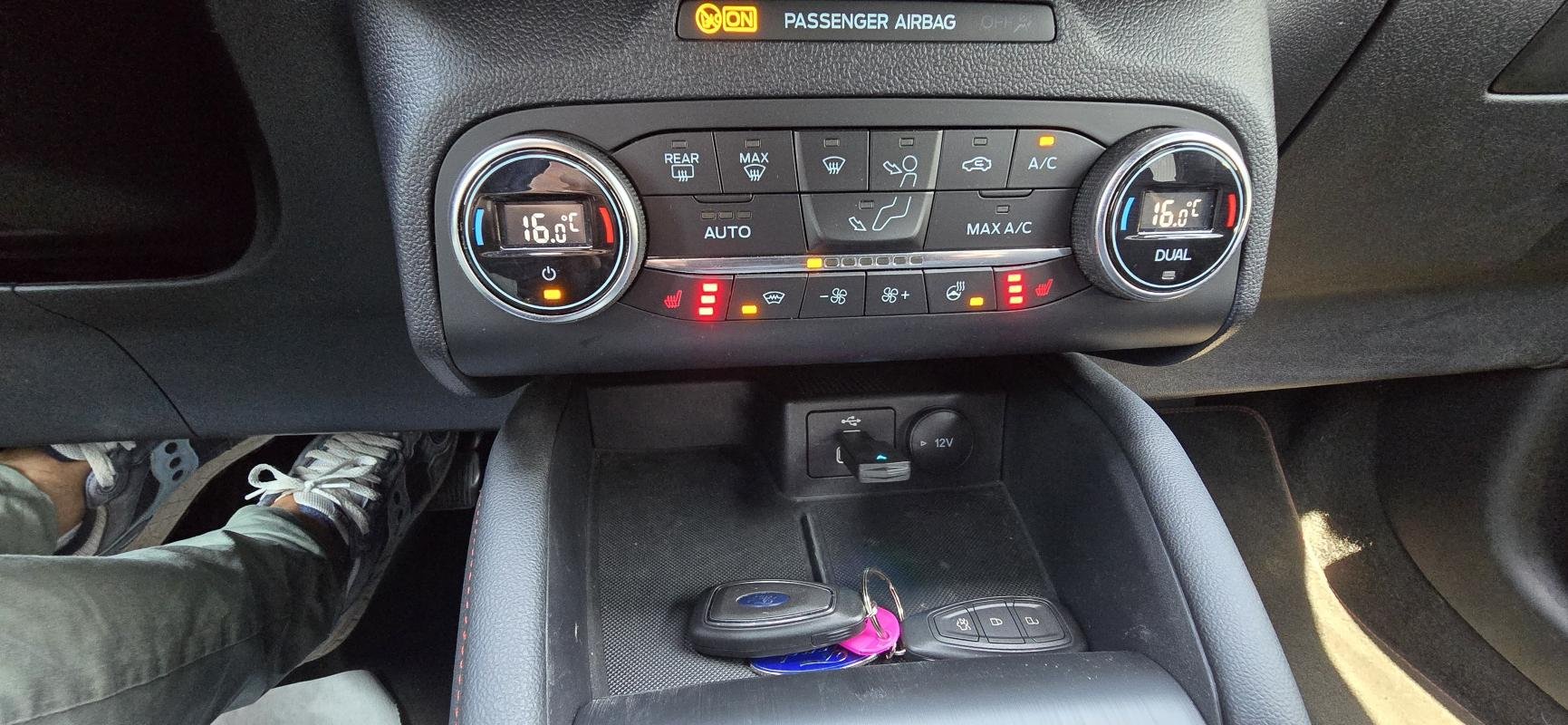 Ford Kuga - Photo 14