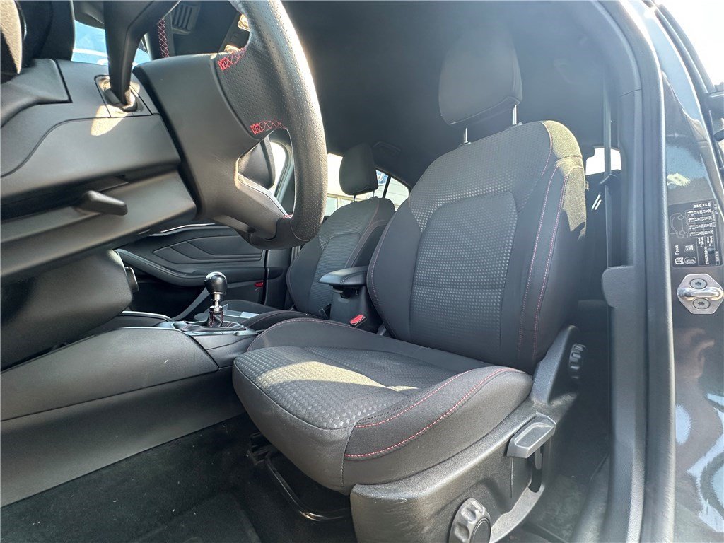 Ford Focus - Photo 13