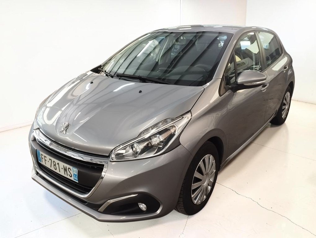 Peugeot 208 - Photo 1