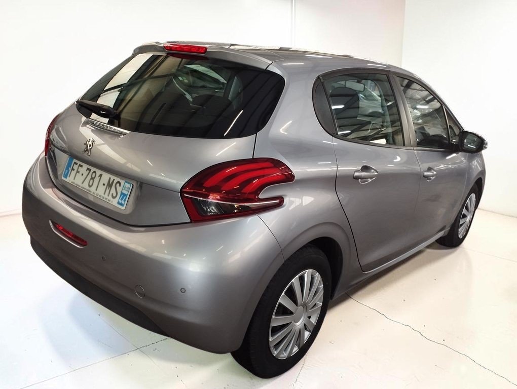 Peugeot 208 - Photo 2
