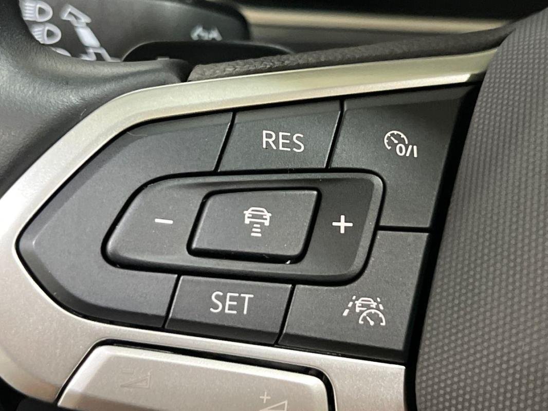 Volkswagen T-Roc - Photo 21
