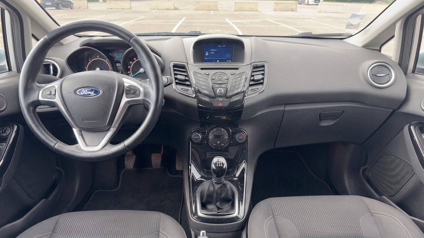 Ford Fiesta - Photo 11