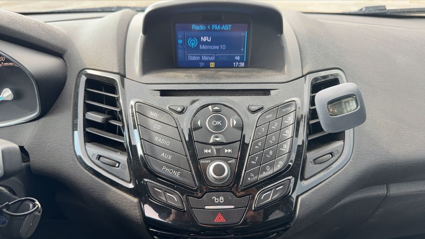 Ford Fiesta - Photo 22