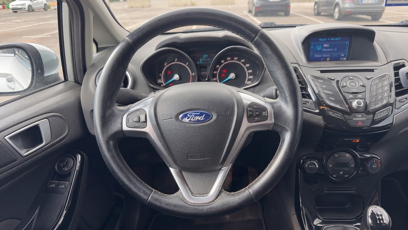 Ford Fiesta - Photo 24