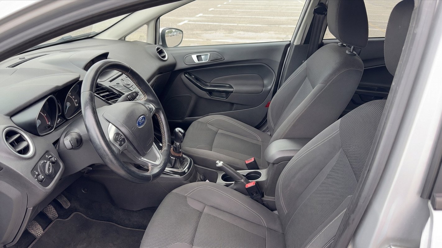 Ford Fiesta - Photo 25