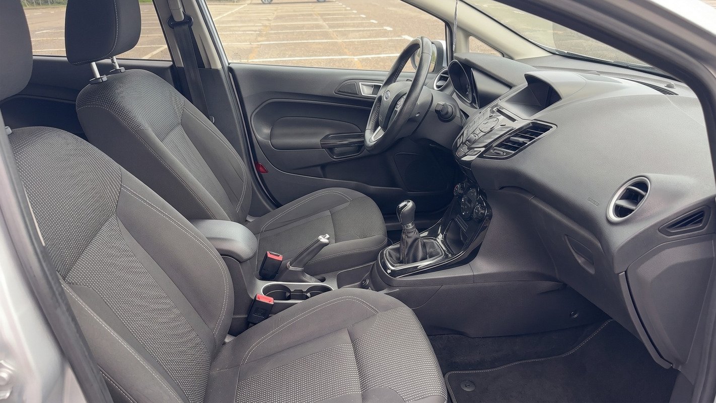 Ford Fiesta - Photo 27