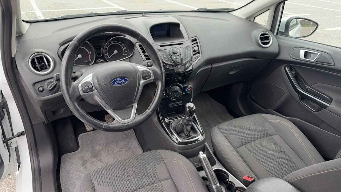 Ford Fiesta - Photo 8