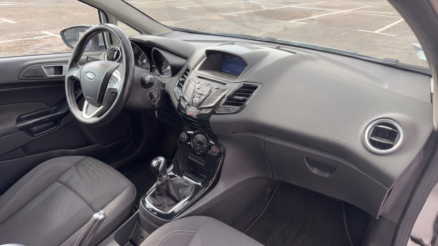 Ford Fiesta - Photo 10
