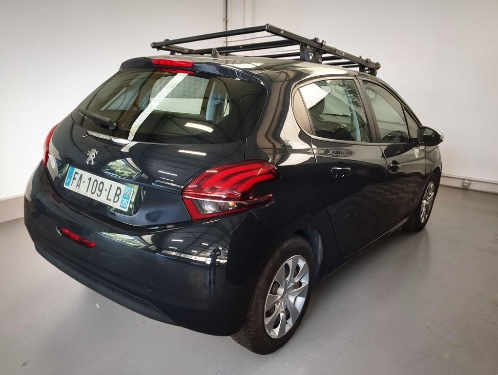 Peugeot 208 - Photo 2