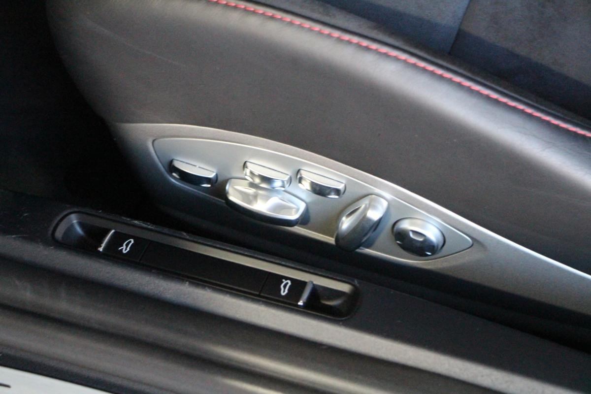 Porsche 911 - Photo 16