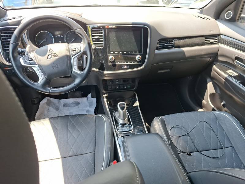 Mitsubishi Outlander - Photo 11