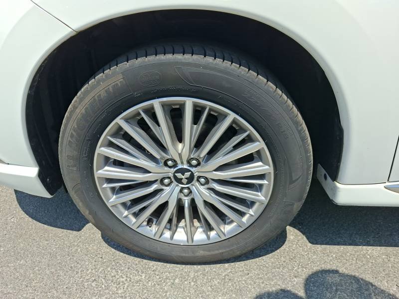 Mitsubishi Outlander - Photo 9
