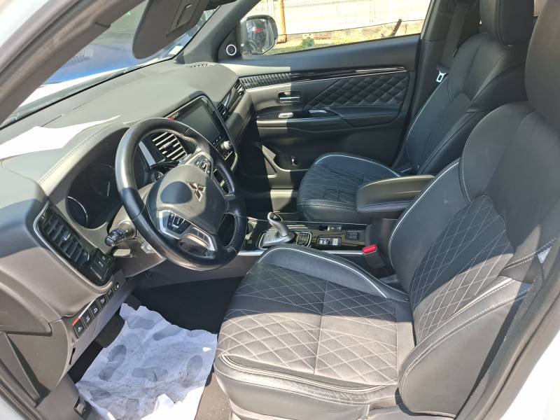 Mitsubishi Outlander - Photo 10