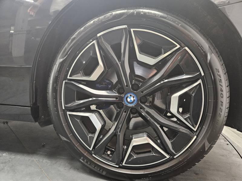 BMW ix - Photo 13