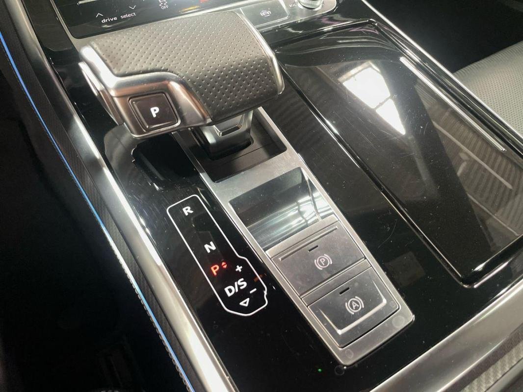 Audi RS Q8 - Photo 11
