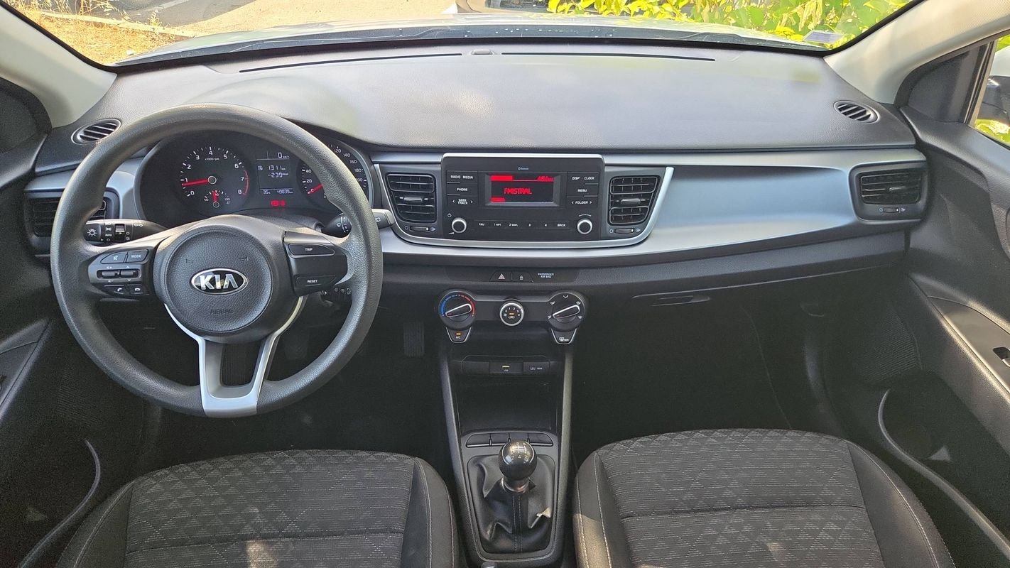 Kia Rio - Photo 11