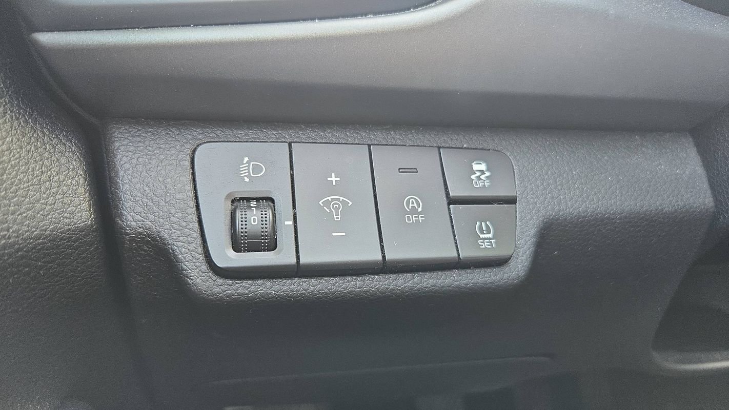 Kia Rio - Photo 13