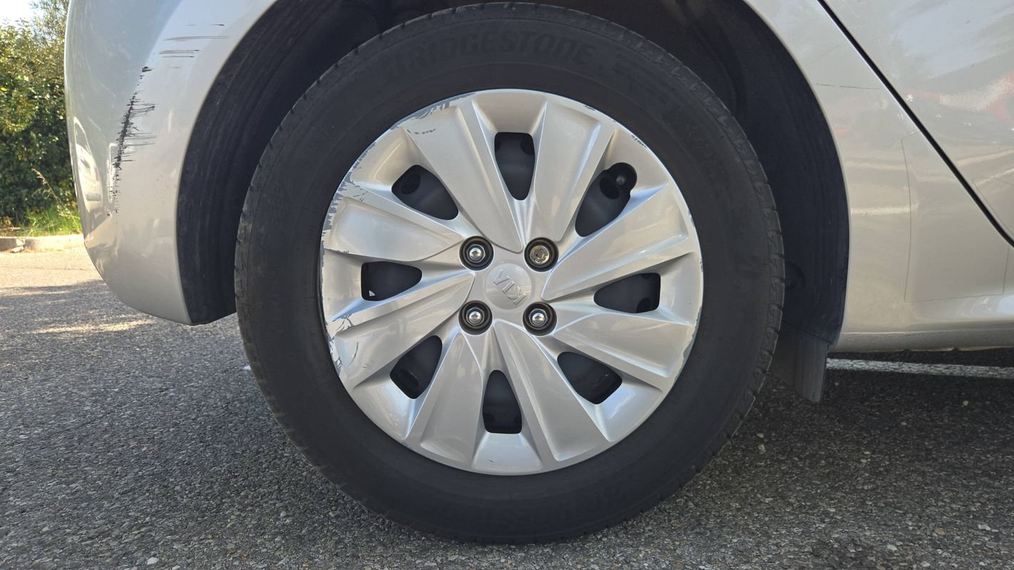 Kia Rio - Photo 16