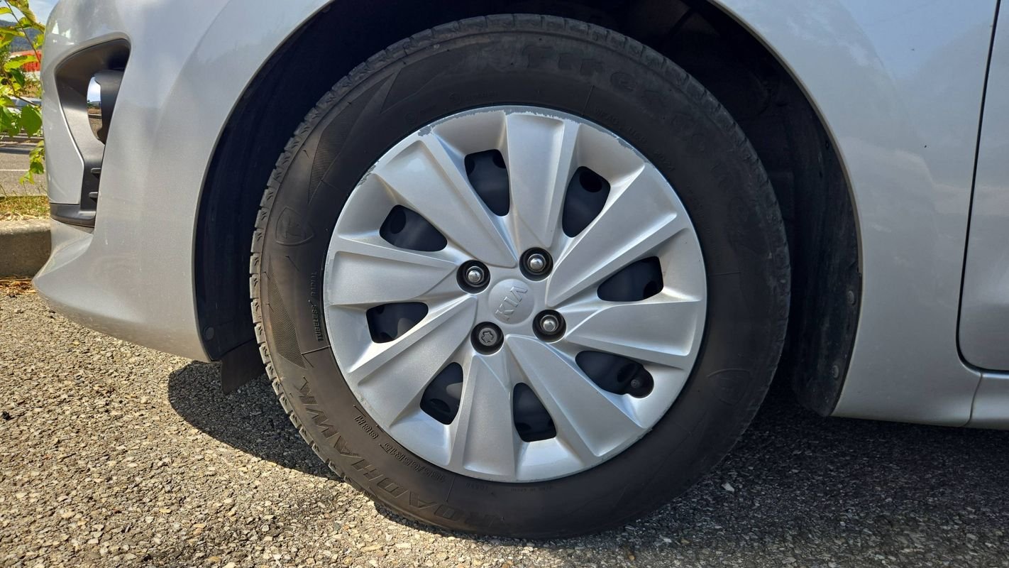 Kia Rio - Photo 18