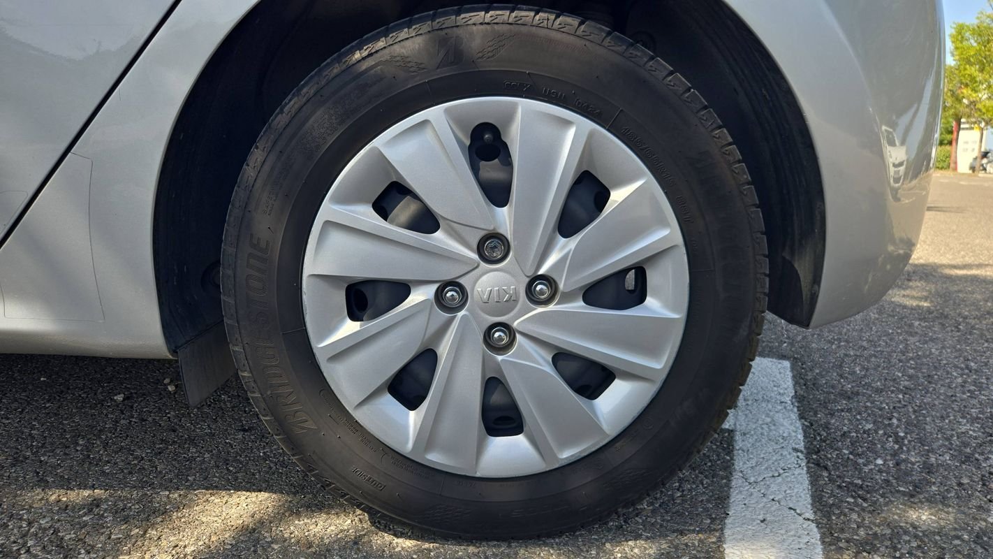 Kia Rio - Photo 19