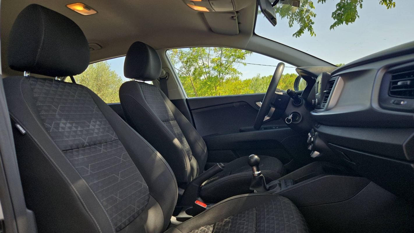 Kia Rio - Photo 25