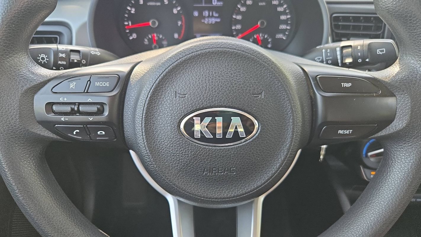 Kia Rio - Photo 26