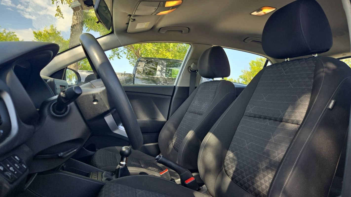 Kia Rio - Photo 27