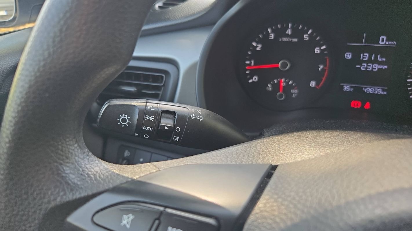 Kia Rio - Photo 28