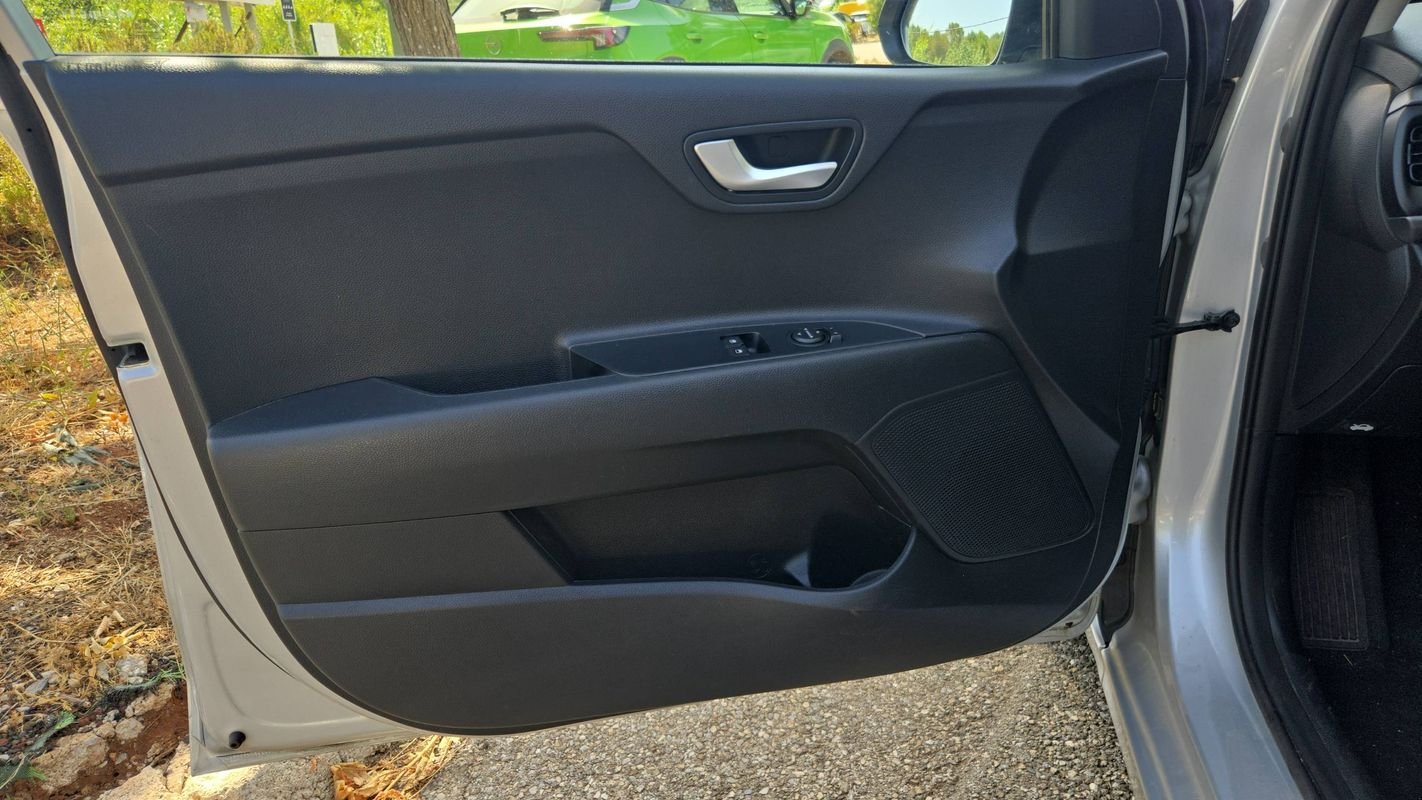 Kia Rio - Photo 7