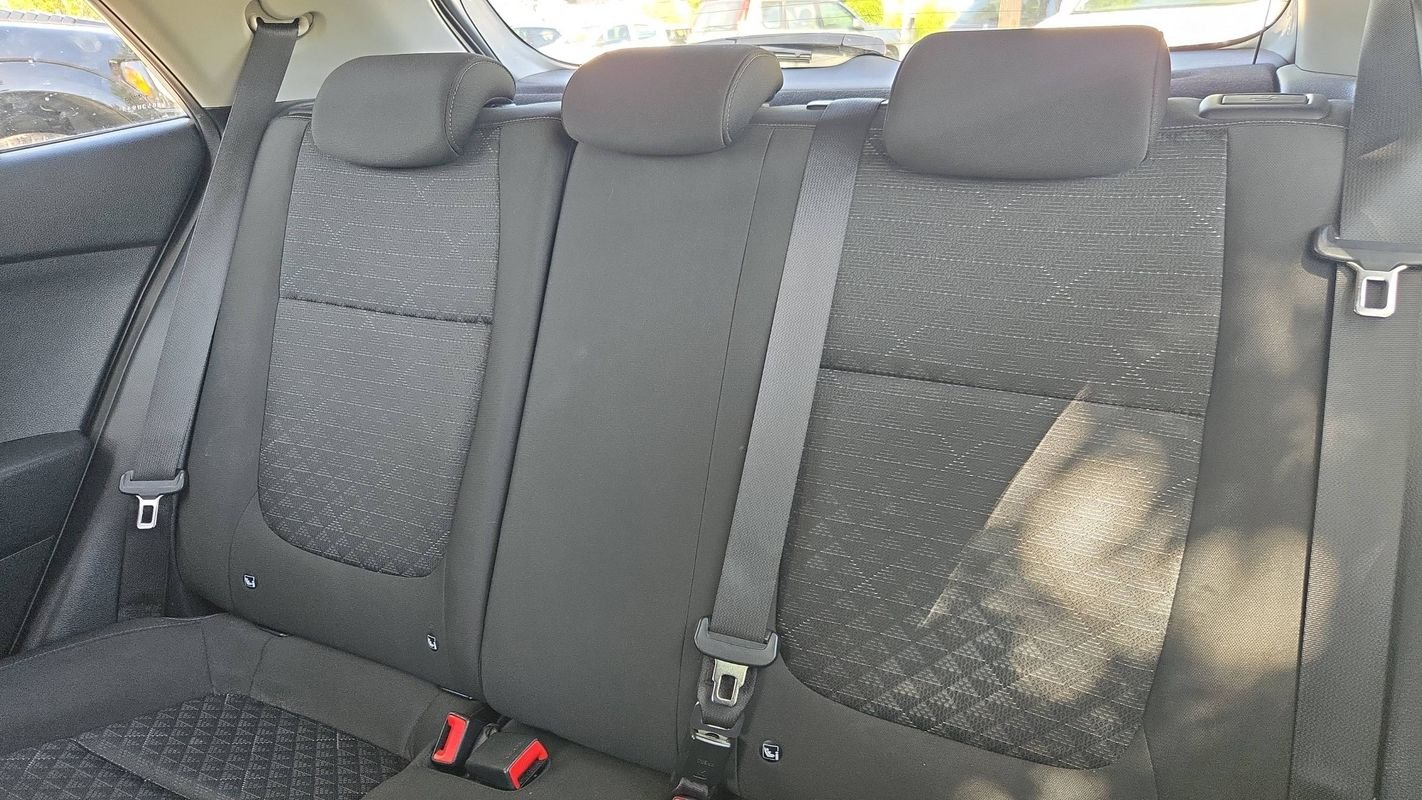 Kia Rio - Photo 9