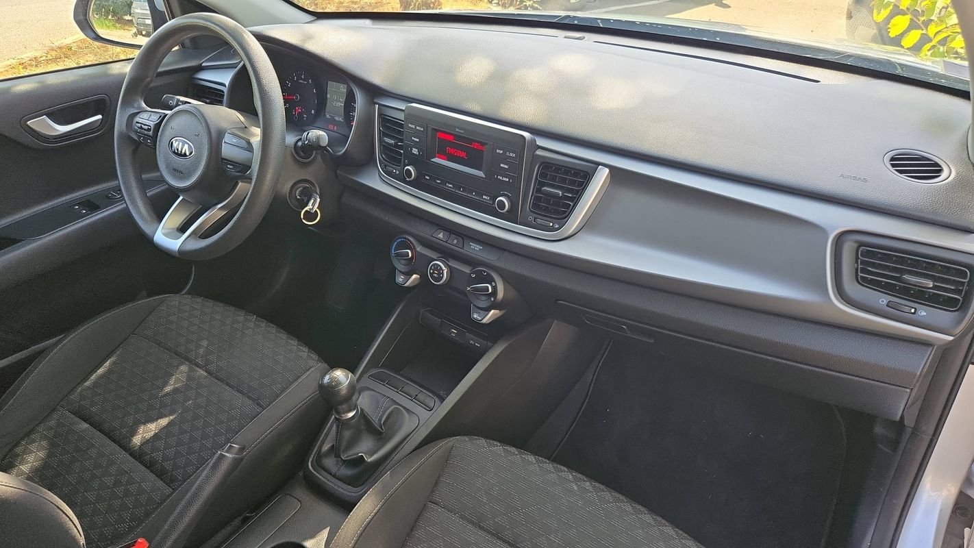 Kia Rio - Photo 10