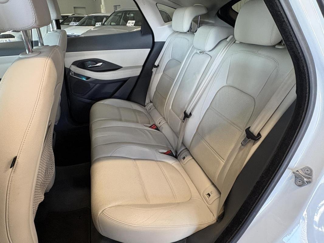 Jaguar E-PACE - Photo 11