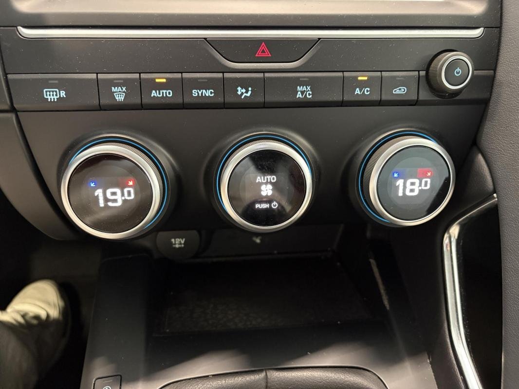 Jaguar E-PACE - Photo 25