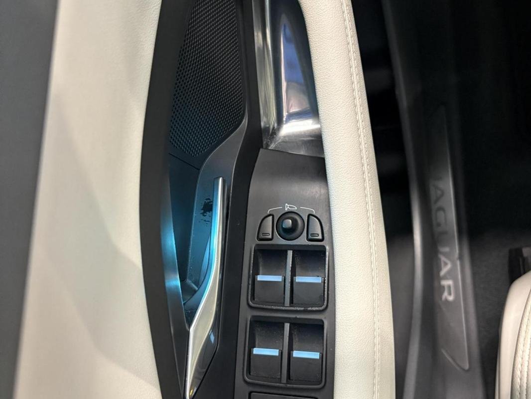 Jaguar E-PACE - Photo 31