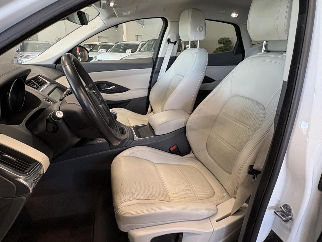 Jaguar E-PACE - Photo 10