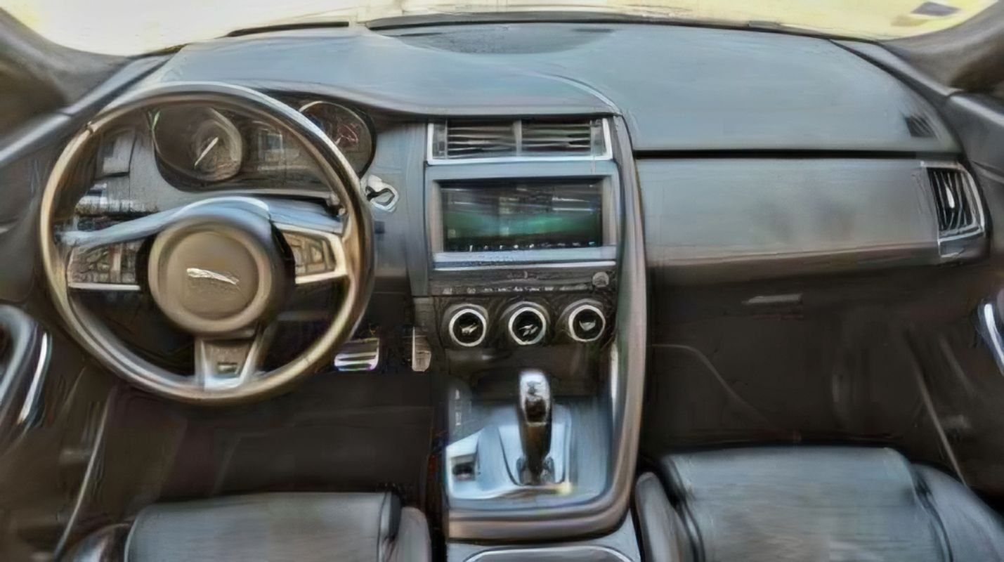 Jaguar E-PACE - Photo 11