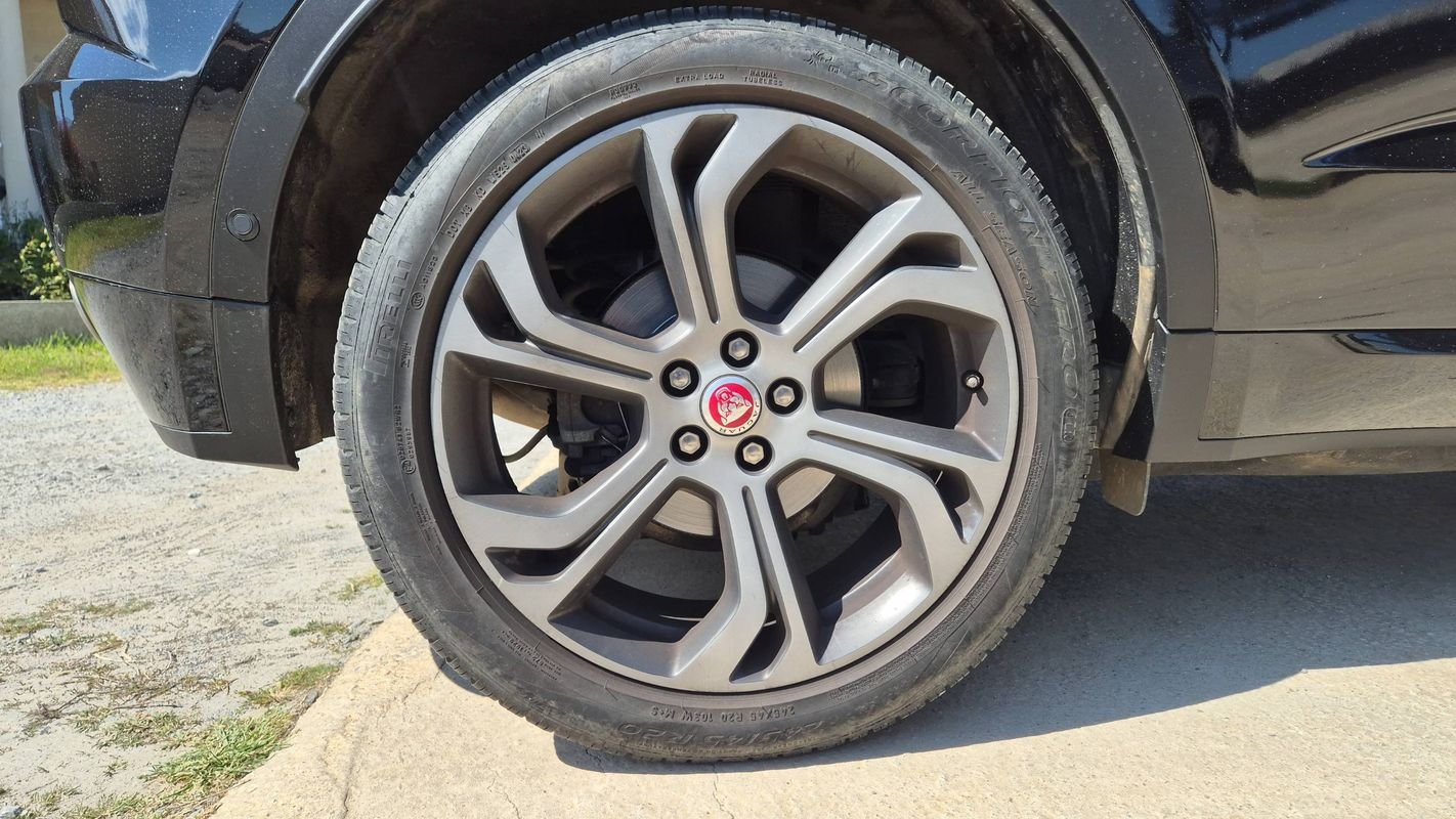 Jaguar E-PACE - Photo 16