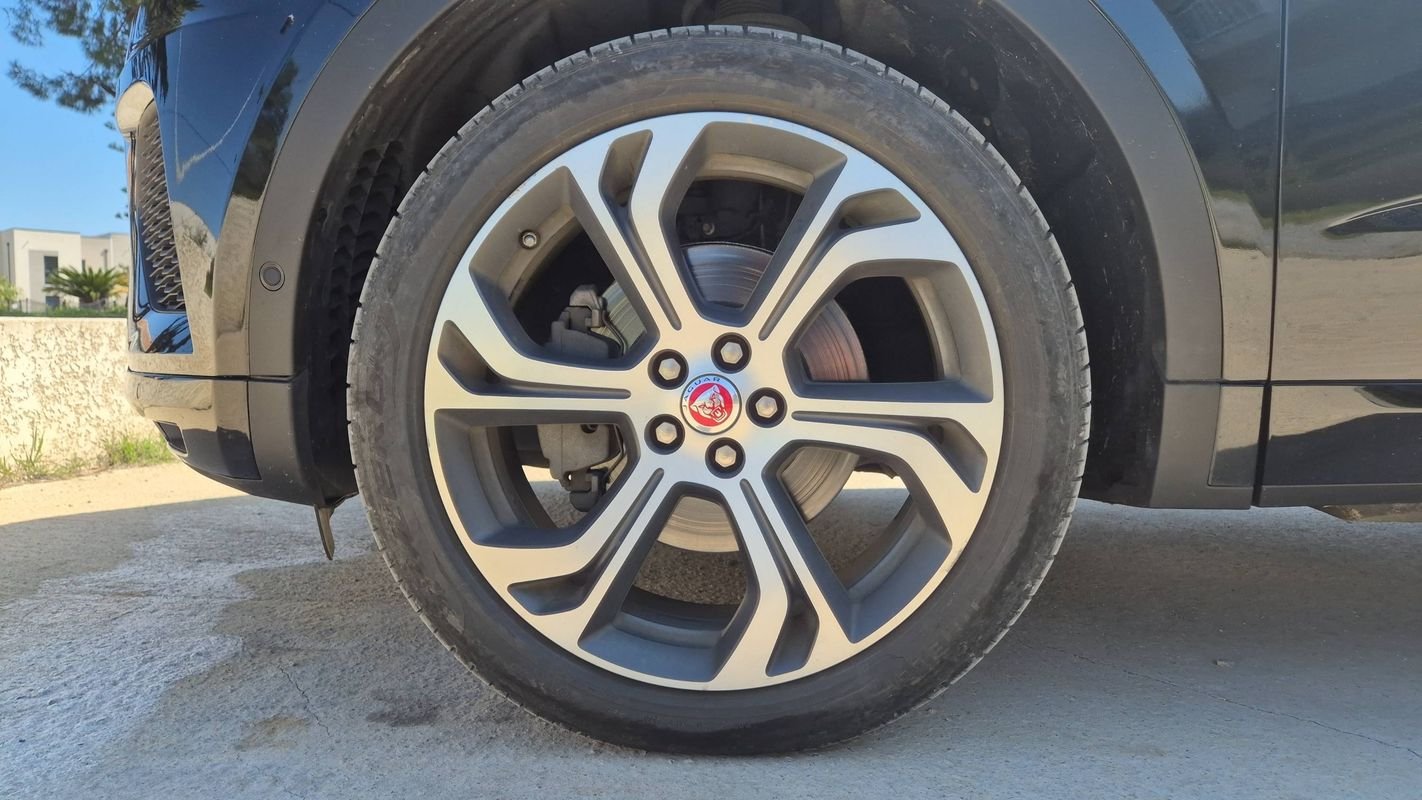 Jaguar E-PACE - Photo 18