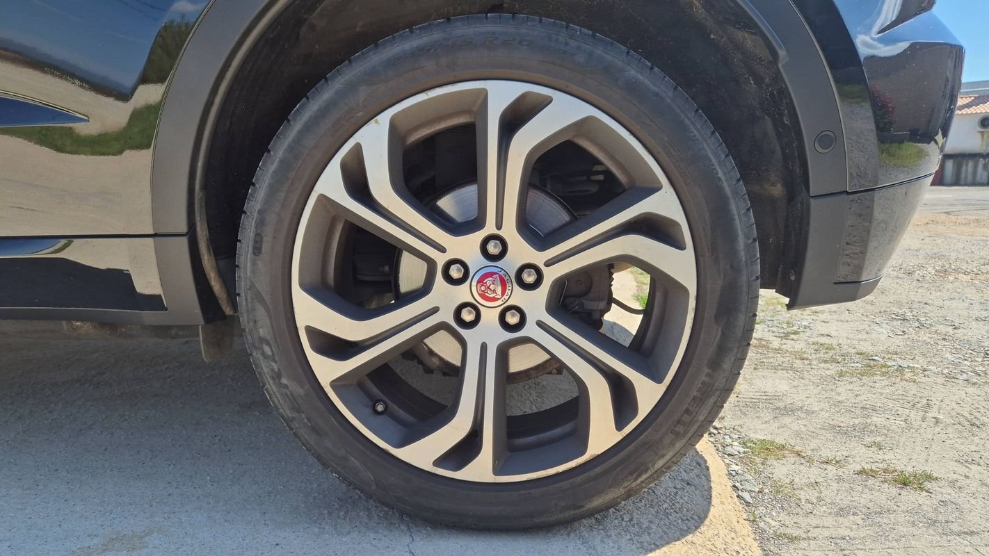 Jaguar E-PACE - Photo 19